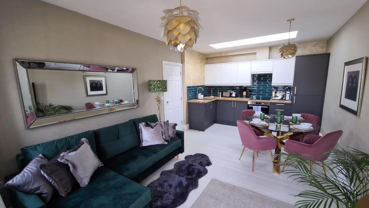 The Loughborough - Elegant, Glamourous Boutique 1 Bed, Central 트루로 외부 사진