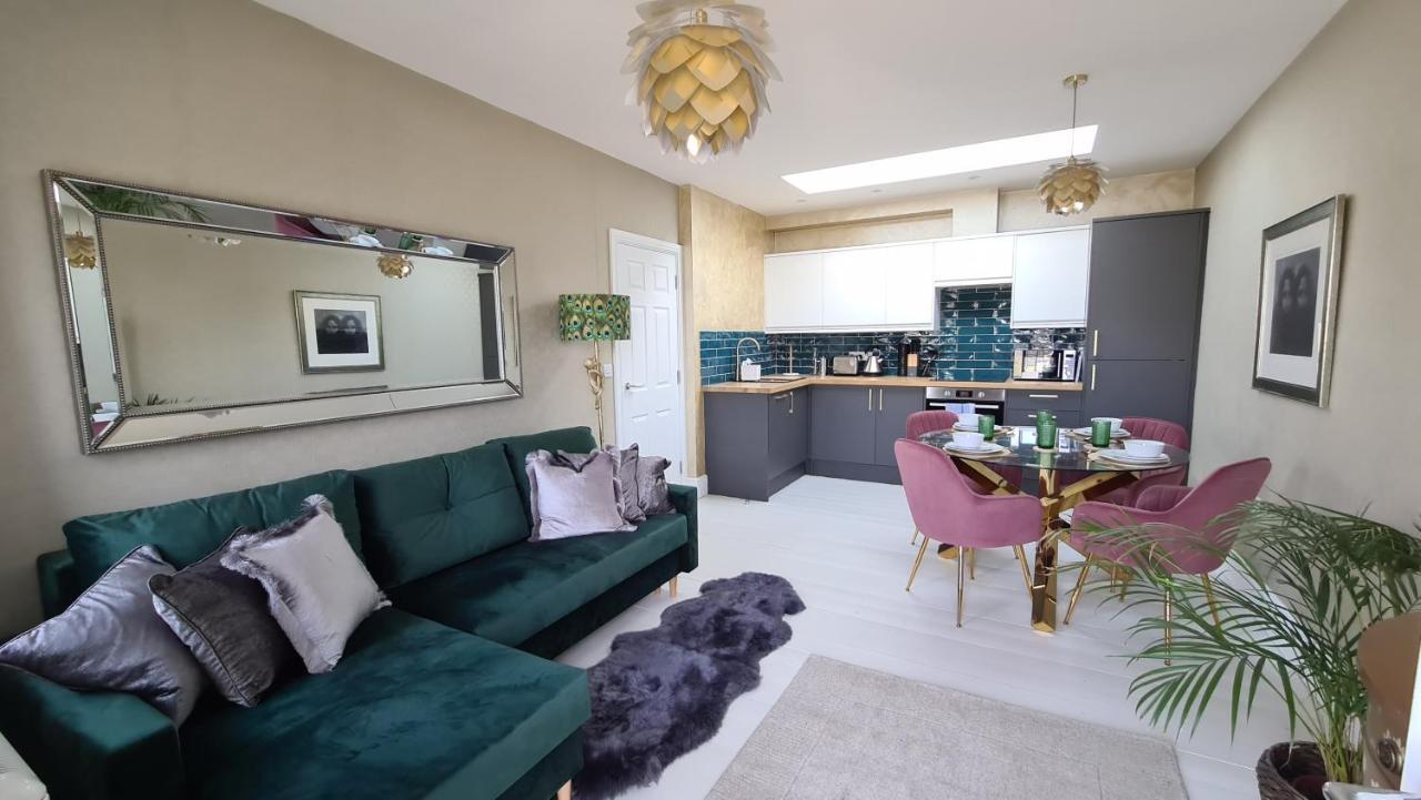 The Loughborough - Elegant, Glamourous Boutique 1 Bed, Central 트루로 외부 사진